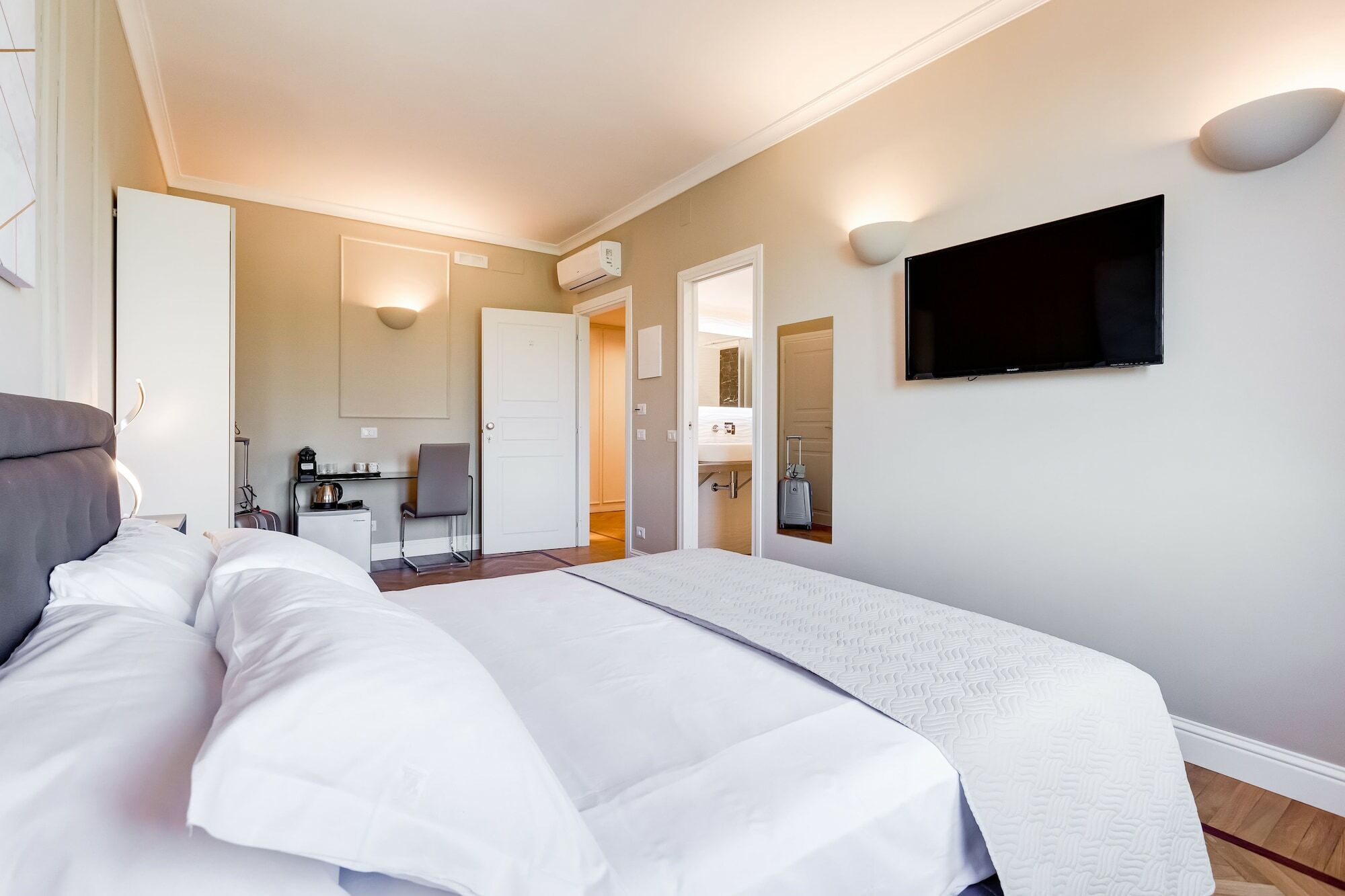 Mellini Palace Suites By Premium Suites Collection Rom Exterior foto